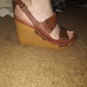 Wedge wood sandals